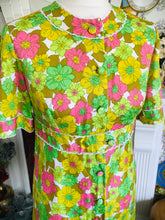 Load image into Gallery viewer, Vintage 1970s Floral Spring Dress