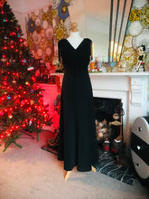 Load image into Gallery viewer, Vintage 1970s Classic Maxi Dress.