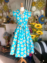 Load image into Gallery viewer, Lady Vintage Daisy Dress