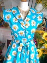 Load image into Gallery viewer, Lady Vintage Daisy Dress