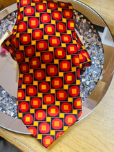 Load image into Gallery viewer, Austin Reed Vintage Silk Retro circles n squares Tie
