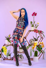 Load image into Gallery viewer, The Birds &amp; The Bees Noir Leggings with Cactus Leather detail.
