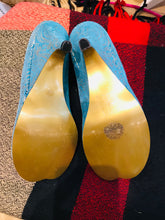 Load image into Gallery viewer, Vintage style Irregular Choice Turquoise &amp; Gold Double Toe Shoes, Size 38/UK 5
