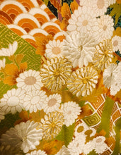 Load image into Gallery viewer, Vintage Japanese Crepe Silk Kimono
