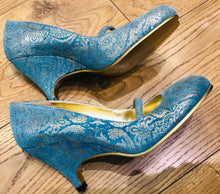 Load image into Gallery viewer, Vintage style Irregular Choice Turquoise &amp; Gold Double Toe Shoes, Size 38/UK 5
