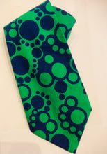Load image into Gallery viewer, Classic 70s Vintage Men’s Tie
