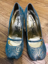 Load image into Gallery viewer, Vintage style Irregular Choice Turquoise &amp; Gold Double Toe Shoes, Size 38/UK 5
