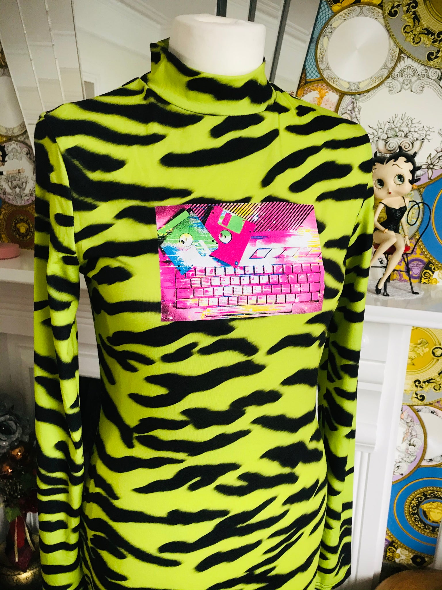 Funky Collusion Body Con Dress Quirky Bird Vintage & Retro Fashion Funky Collusion Body Con Dress Quirky Bird Vintage & Retro Fashion