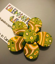Load image into Gallery viewer, Funky Flower Brooches
